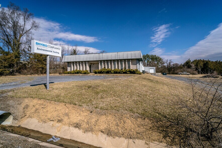 More Photos Of 52 Mid Valley Ln, Verona Warehouse For Lease