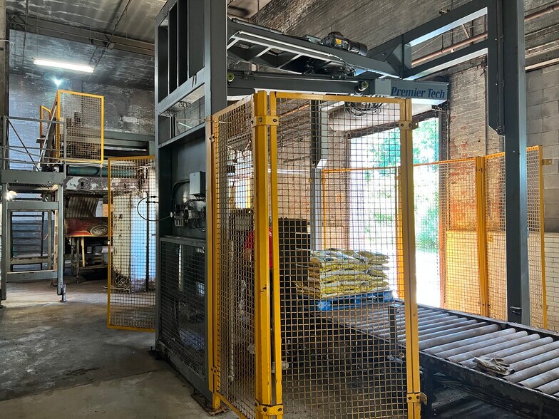 More Photos Of 703-757 Elk St, Buffalo Warehouse For Sale