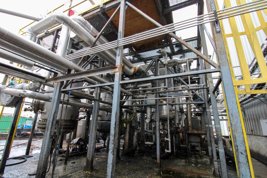 More Photos Of 5640 44th Ave S, Clinton Office For Sale