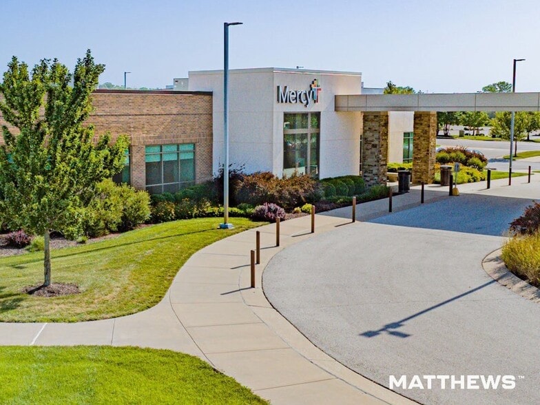 Primary Photo Of 505 N 25th St, Ozark Medical For Sale