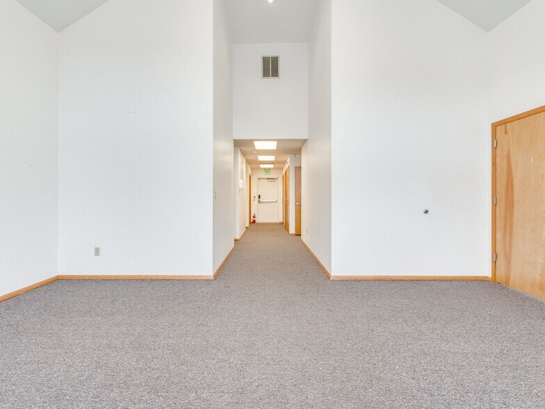 More Photos Of 2275 NE McDaniel Ln, Mcminnville Office For Lease