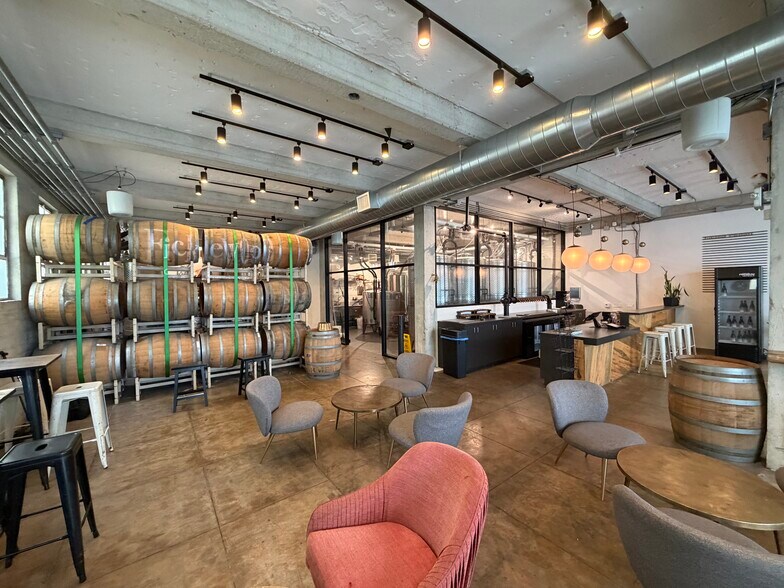 More Photos Of 700 E Broadway, Long Beach Restaurant For Sale