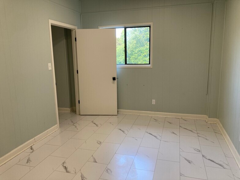 More Photos Of 18 W Gibson St, Hartwell Medical For Lease