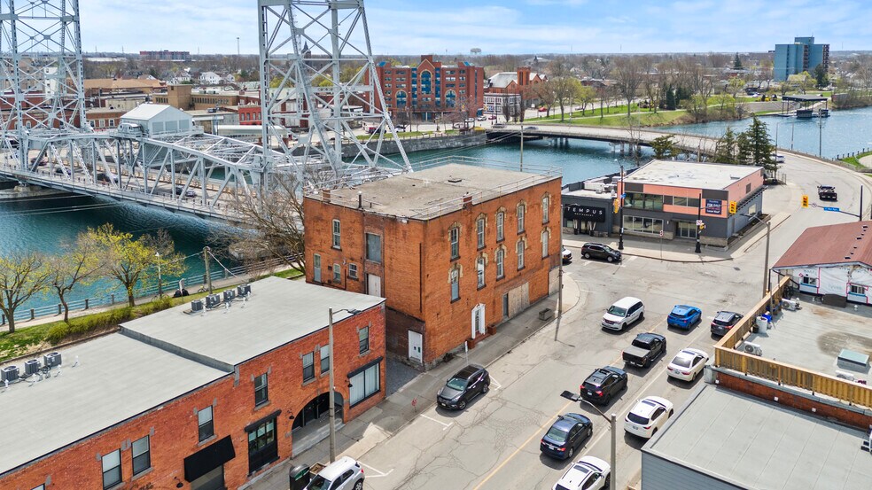 More Photos Of 28 W Main St, Welland Storefront For Sale