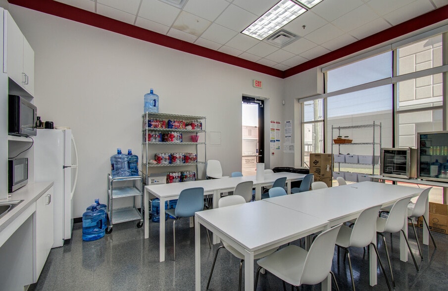 More Photos Of 9330 Kirby Dr, Houston Research And Development For Lease