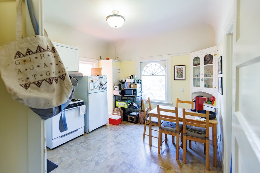 More Photos Of 667 10th St, Oakland Multifamily For Sale