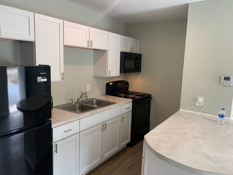 More Photos Of 2001 E 20th St, Hooks Apartments For Sale