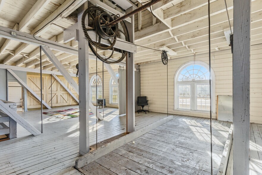 More Photos Of 705-707 Cherry Aly, Hudson Warehouse For Lease