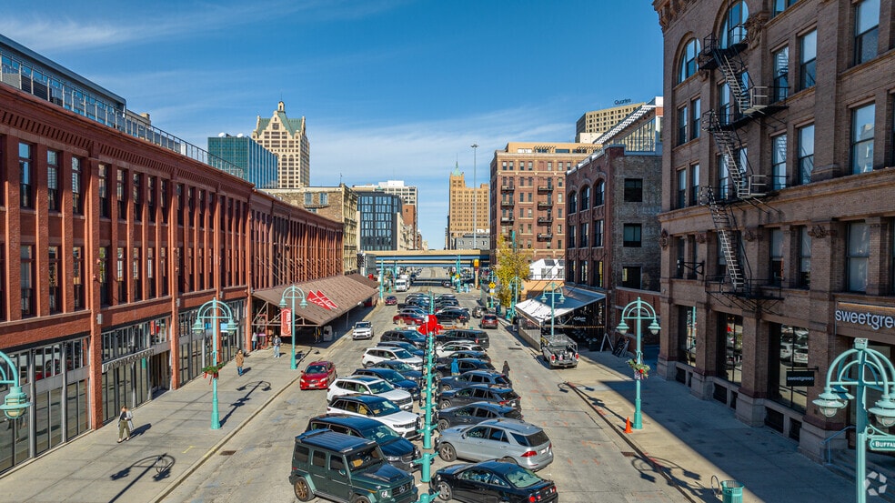 More Photos Of 301-315 N Broadway, Milwaukee Office For Lease