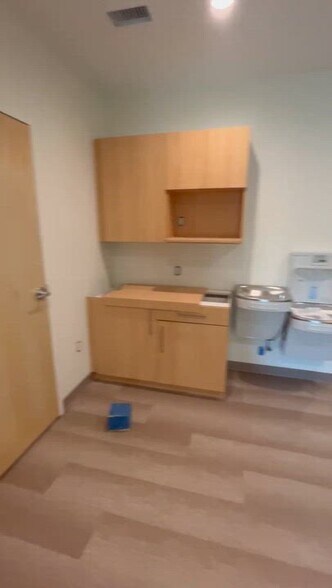 Primary Photo Of 814 Johnnie Dodds Blvd, Mount Pleasant Medical For Lease