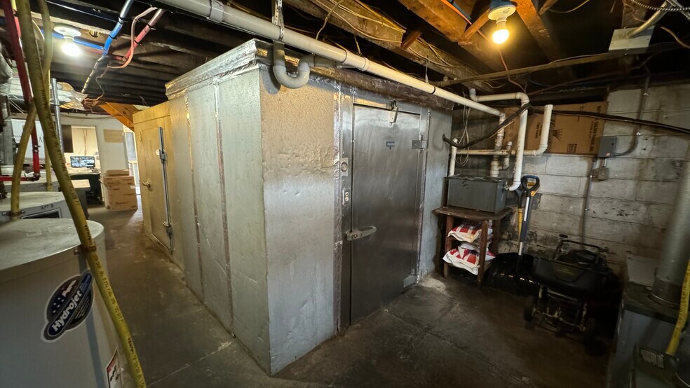 More Photos Of 550 S Main St, Nazareth General Retail For Sale
