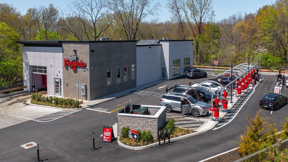 Primary Photo Of 1501 Sunrise Hwy, Bay Shore General Retail For Sale
