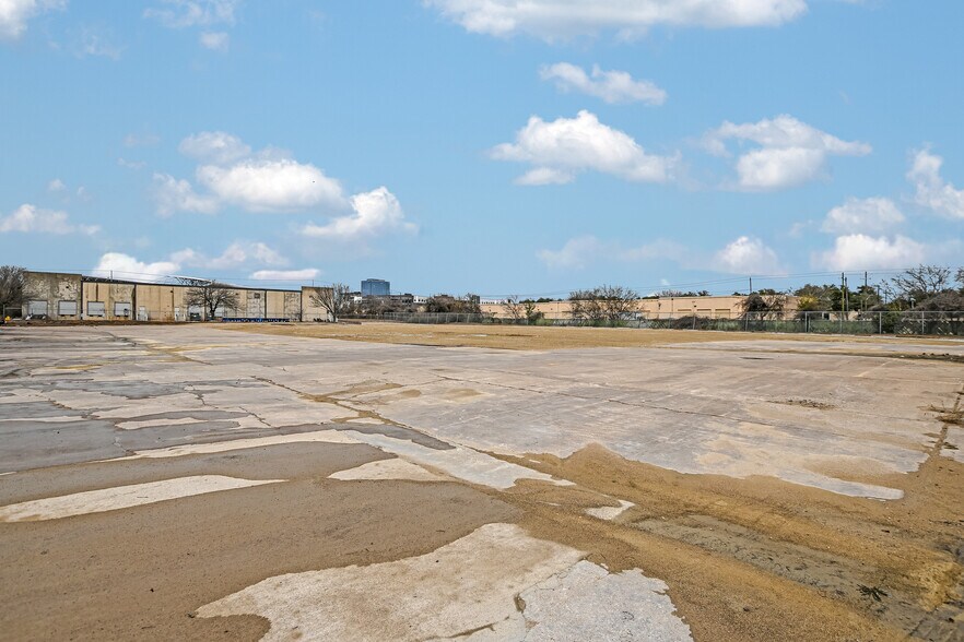 More Photos Of 10420 Metric Blvd, Austin Warehouse For Lease