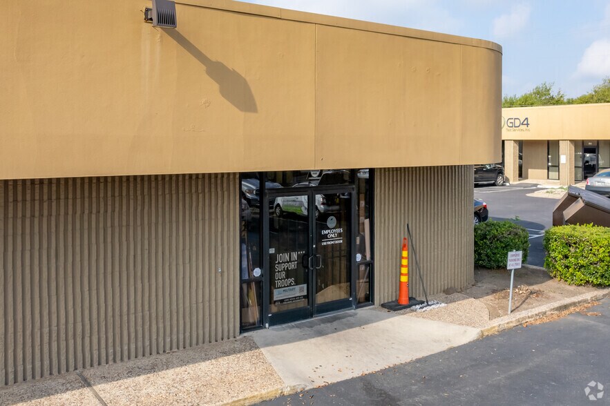 More Photos Of 7950-8000 Anderson Sq, Austin Loft Creative Space For Lease