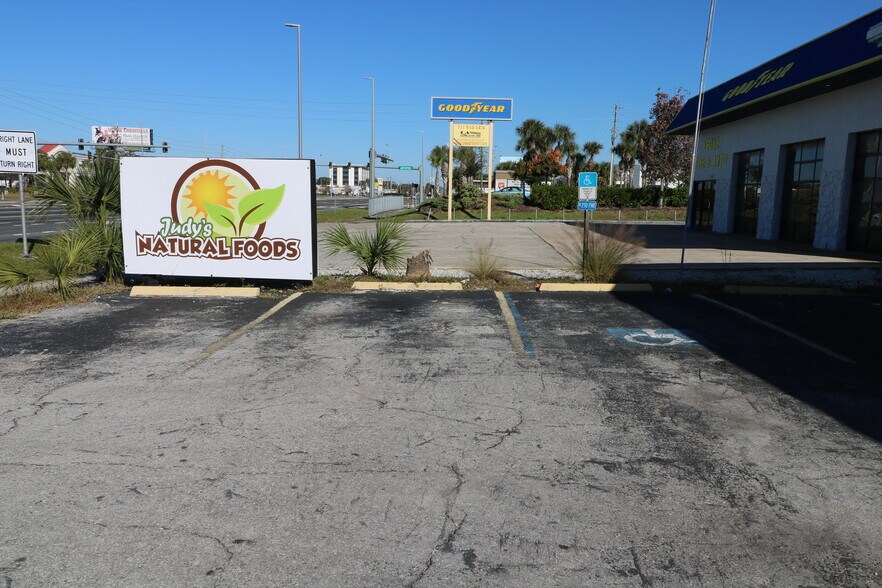 More Photos Of 2418 US Highway 19, Holiday General Retail For Lease