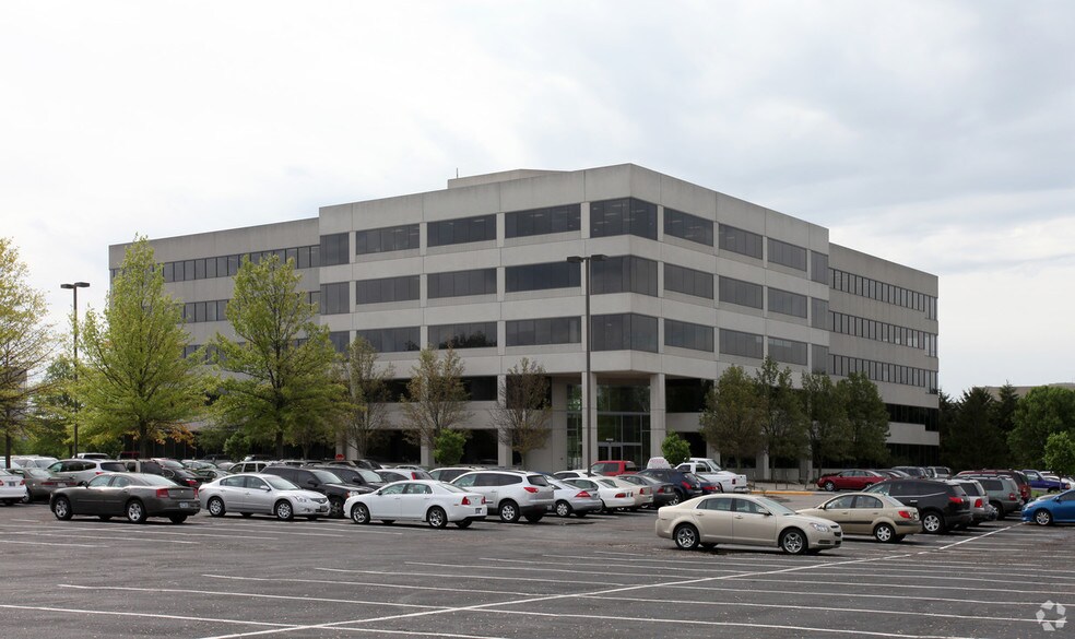More Photos Of 8425 Woodfield Crossing Blvd, Indianapolis Office For Lease