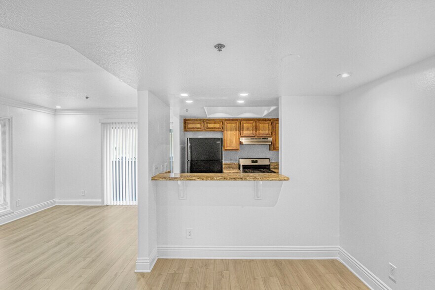 More Photos Of 511 S Carondelet St, Los Angeles Apartments For Sale