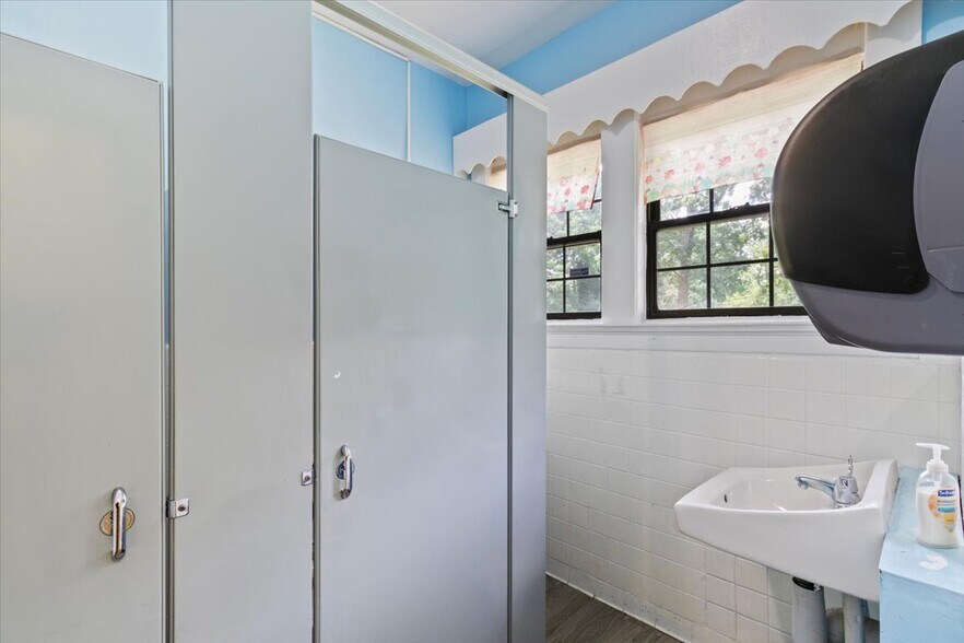 More Photos Of 2365 County Line Rd, Atlanta Daycare Center For Sale