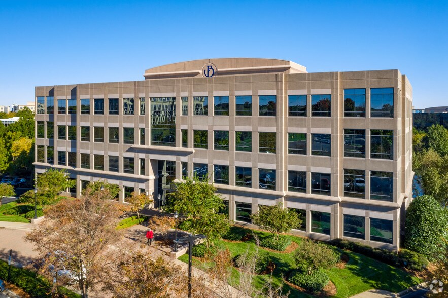 More Photos Of 15720 Brixham Hill Ave, Charlotte Office For Lease