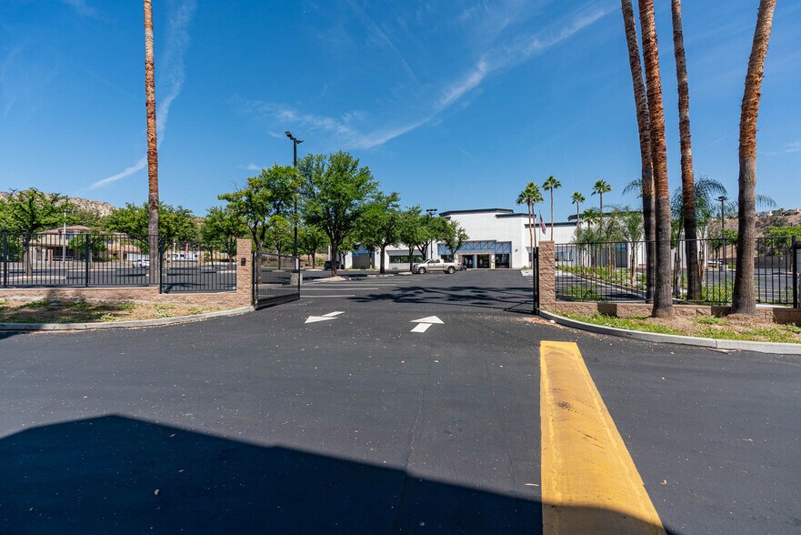 More Photos Of 31970 Castaic Rd, Castaic Freestanding For Sale