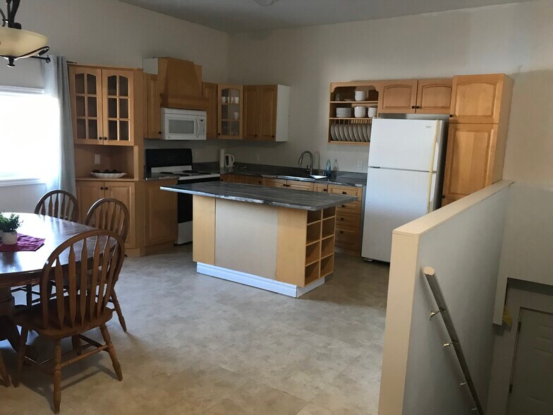 More Photos Of 2551 Petawawa Blvd, Petawawa Freestanding For Sale
