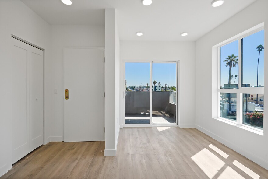 More Photos Of 443 E Vernon Ave, Los Angeles Apartments For Sale