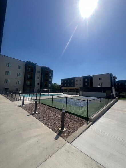 More Photos Of 7510 N Oak Trfy, Gladstone Apartments For Lease