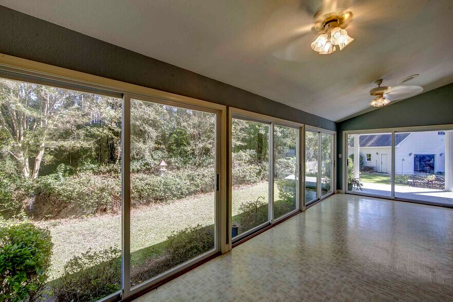 More Photos Of 113 Robert Bruce dr, Manteo Flex For Sale