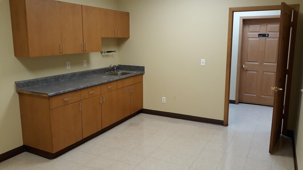 More Photos Of 824 Lone Star Dr, O'Fallon Warehouse For Lease