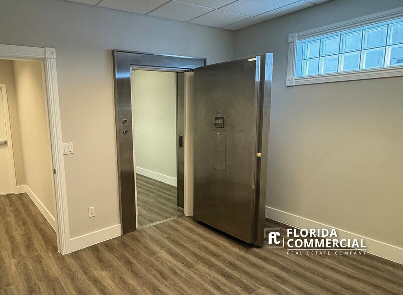 More Photos Of 1330 SE Federal Hwy, Stuart Office Residential For Lease