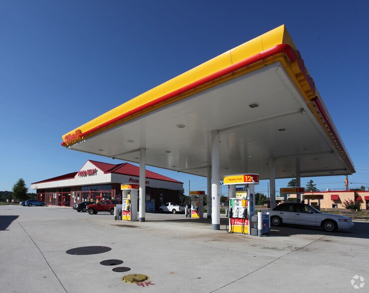 More Photos Of 125 E Midland Ave, Winder Service Station For Lease