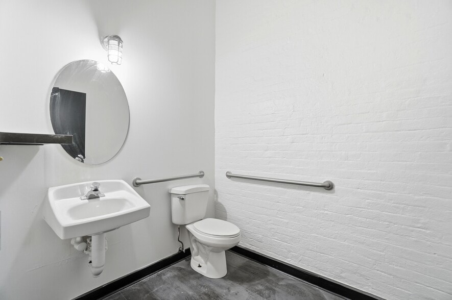 More Photos Of 1008 Race St, Cincinnati Office Residential For Lease