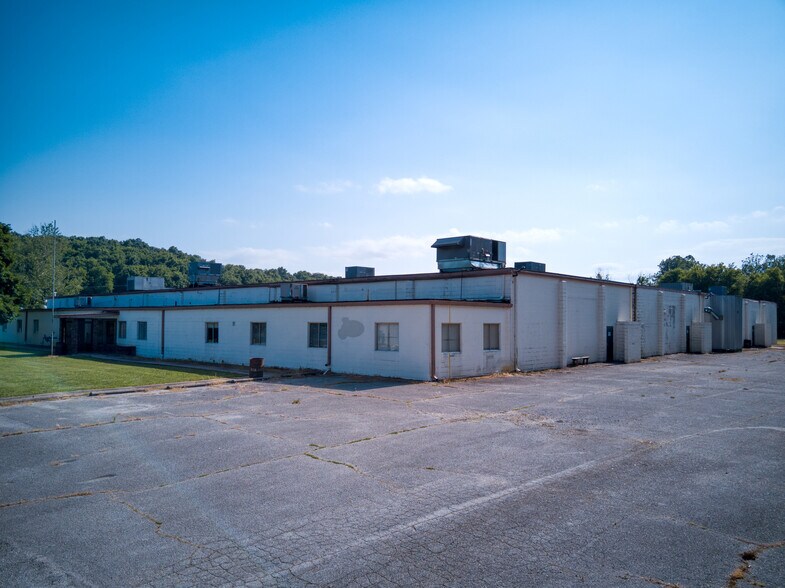 Primary Photo Of 1100 County Farm Rd, Cassville Warehouse For Lease