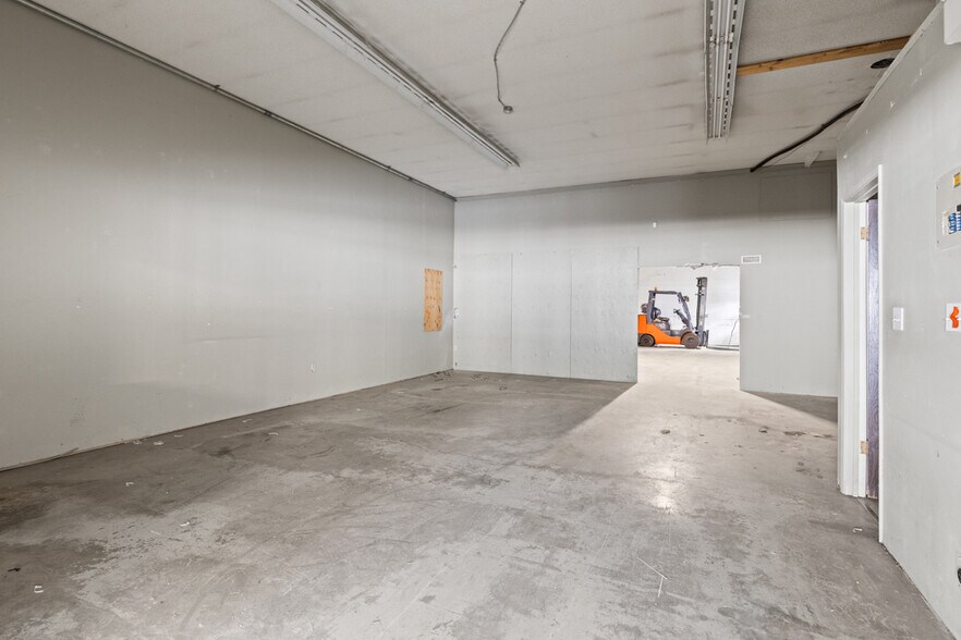 More Photos Of 4216 25 Av, Vernon Industrial For Lease