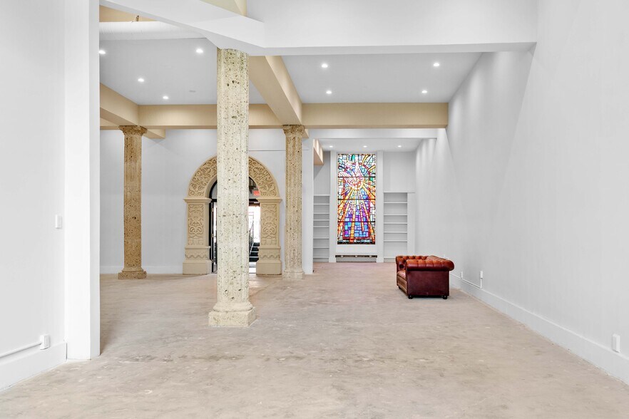 More Photos Of 210 S Kenwood St, Glendale Loft Creative Space For Lease