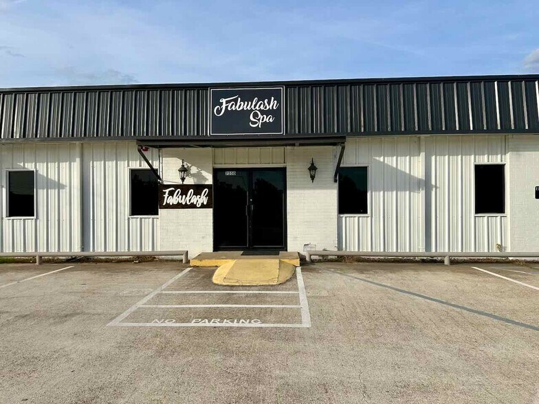 More Photos Of 7550 College St, Beaumont Industrial For Sale