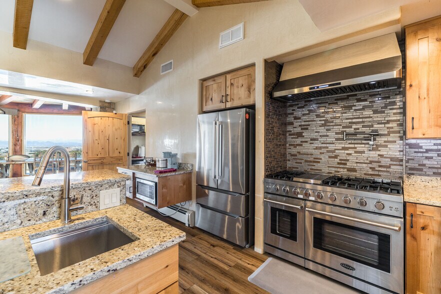 More Photos Of 102 Rabbit Rd, Santa Fe Specialty For Sale