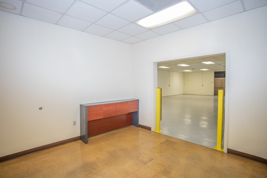 More Photos Of 80 American Wy, Natural Bridge Station Industrial For Lease