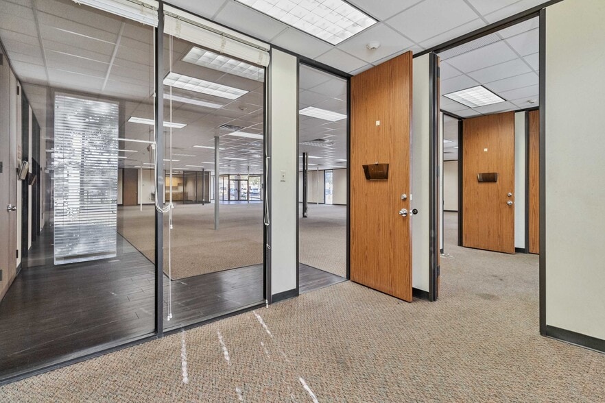 More Photos Of 429 Jefferson St, Kerrville Light Manufacturing For Lease