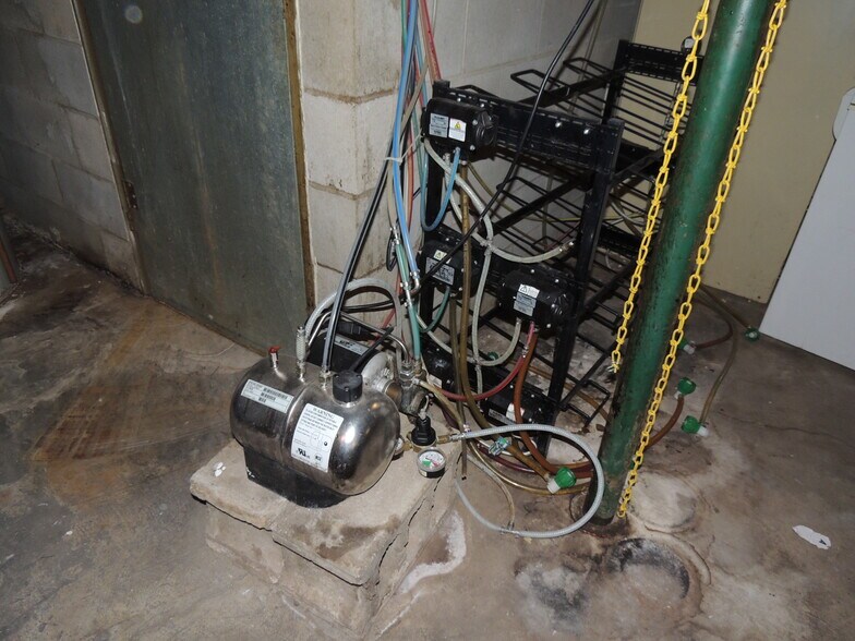 More Photos Of 726 Valley Rd, Menasha Bar For Sale