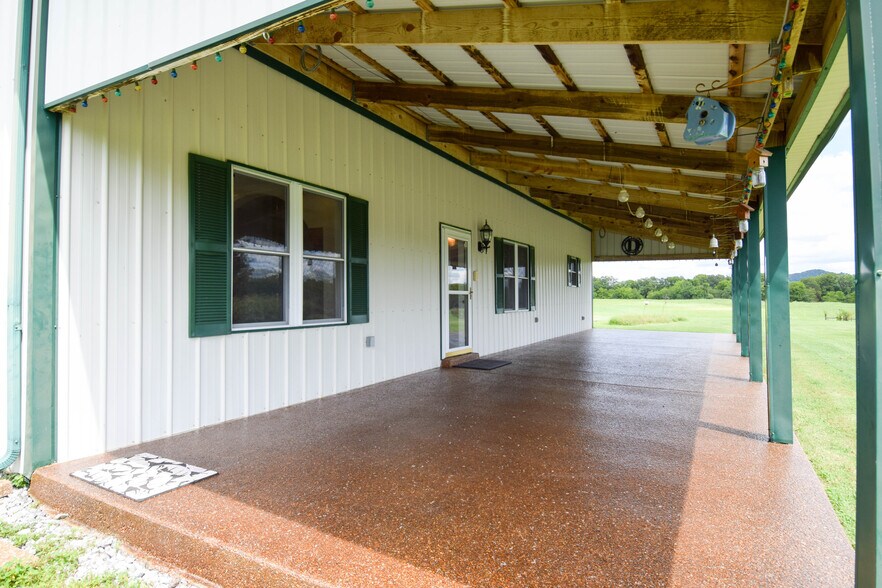 More Photos Of 1201 Old Hopewell Rd, Castalian Springs Showroom For Sale