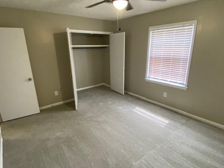 More Photos Of 1133-1144 Berkshire Rd, Fayetteville Apartments For Sale