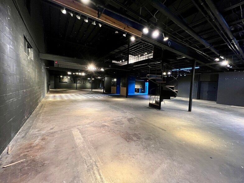 More Photos Of 501 S Centennial St, High Point Showroom For Lease