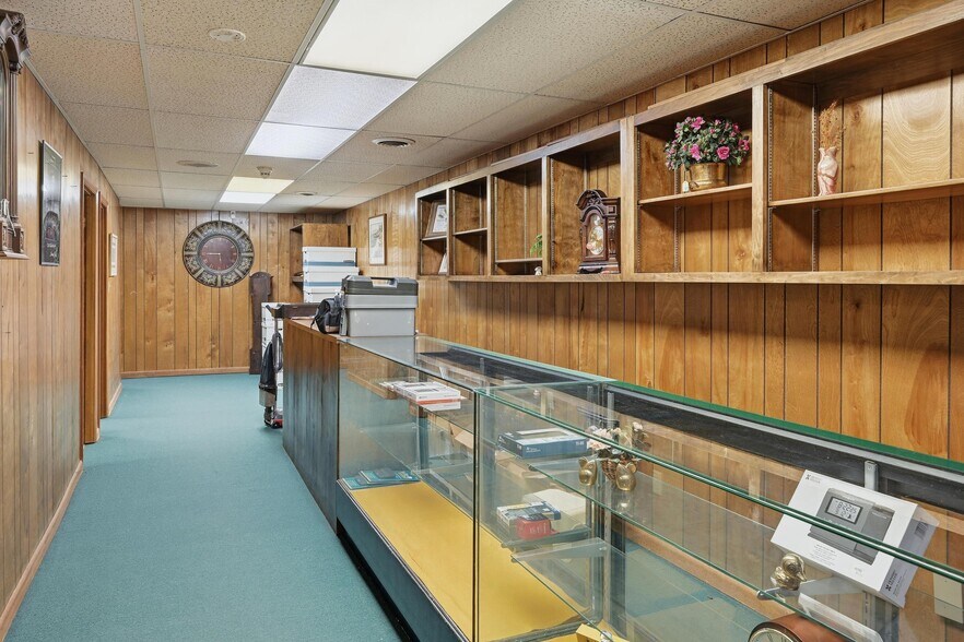 More Photos Of 156 Central Ave NW, Cleveland Convenience Store For Sale