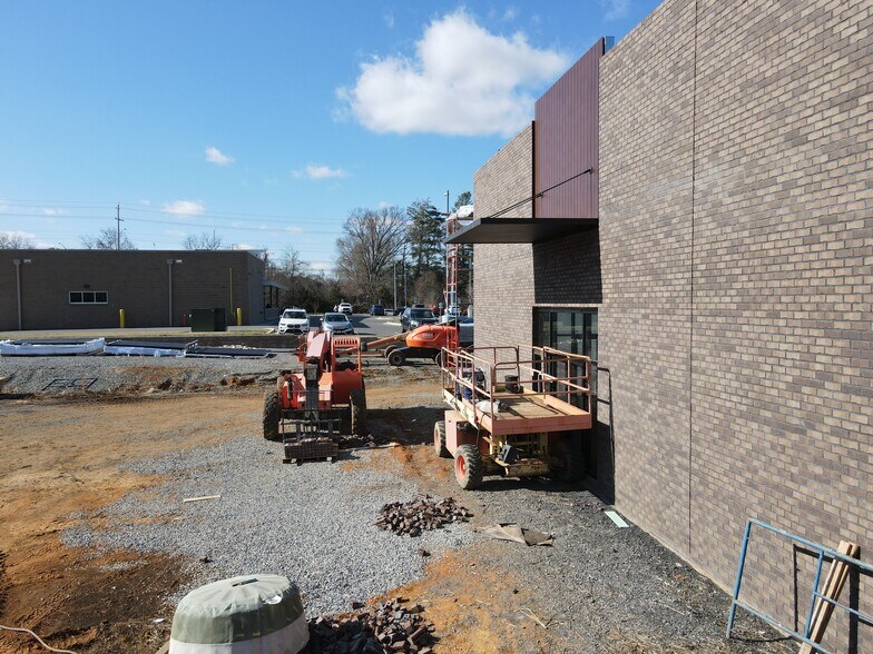 More Photos Of 110 Whitewood Blvd, Johnson City General Retail For Lease