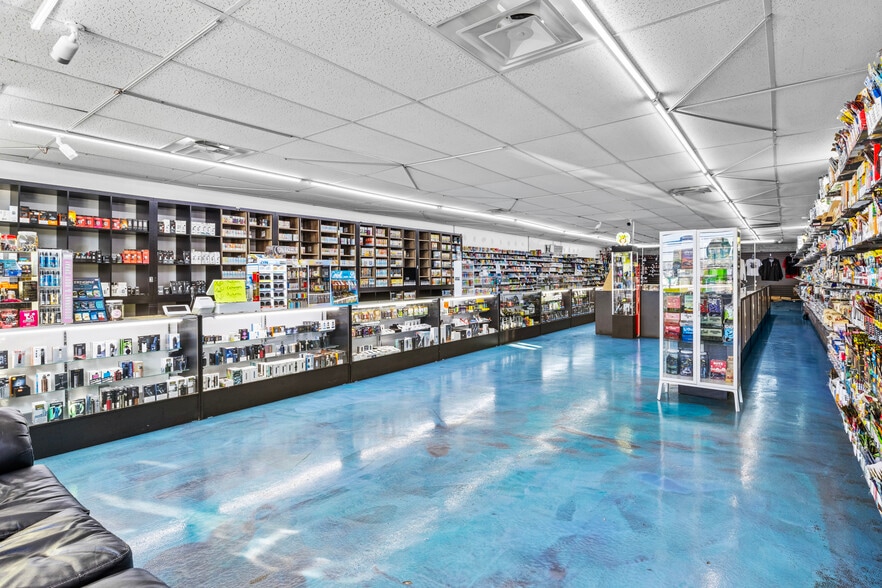 More Photos Of 1415-1419 Leestown Rd, Lexington General Retail For Sale