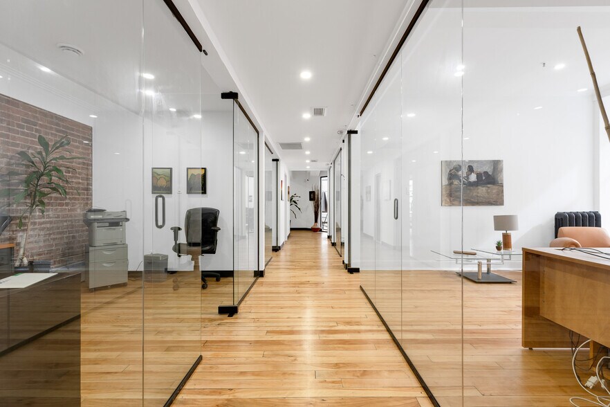 Primary Photo Of 417-419 Rue Saint-Pierre, Montréal Office For Lease