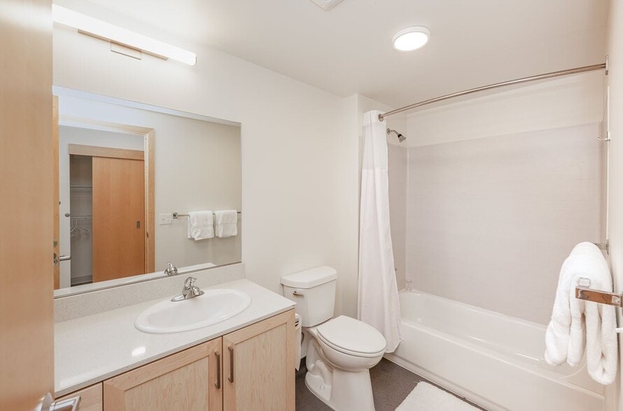 More Photos Of 1400 Madison St, Seattle Apartments For Lease