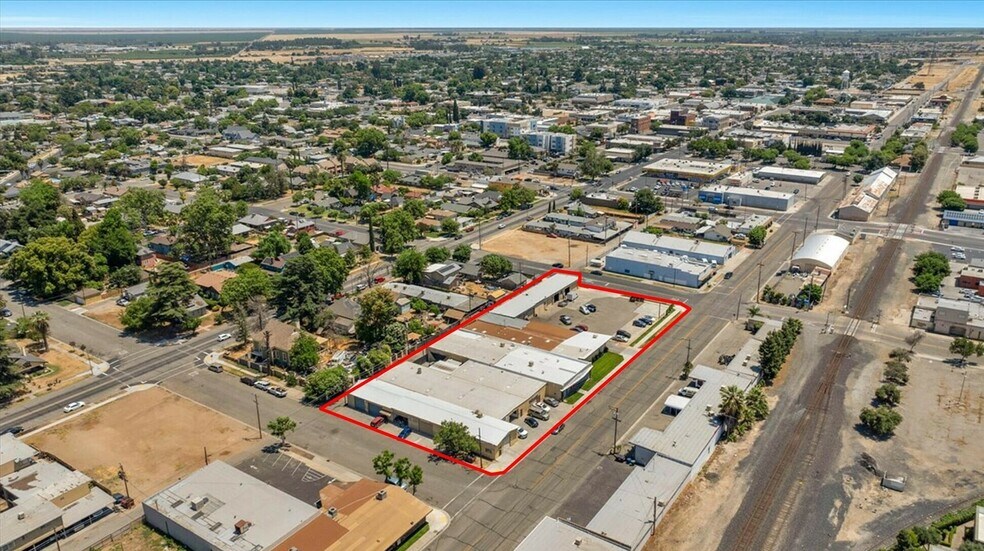 More Photos Of 401-409 N E St, Madera Warehouse For Sale