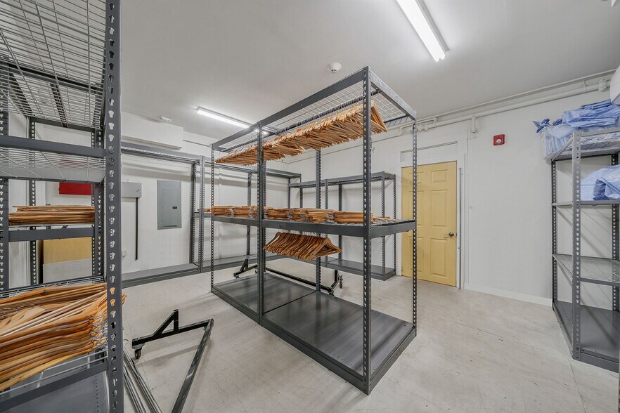 More Photos Of 136-138 Main St, Greenport Storefront Retail Residential For Sale